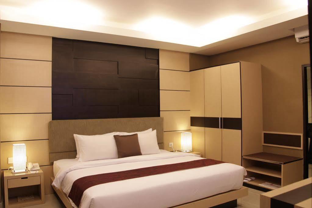 Orchardz Hotel Ayani Pontianak Exterior photo